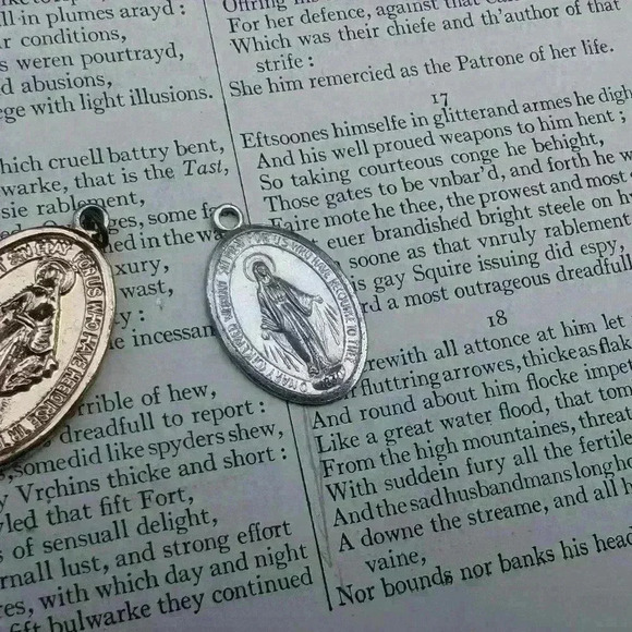 Two Madonna Virgin Mary charms - Picture 4 of 9